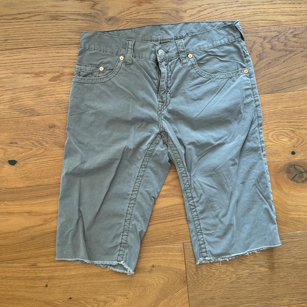 MENS TRUE RELIGION CARGO CUT OFF SHORTS SIZE 34